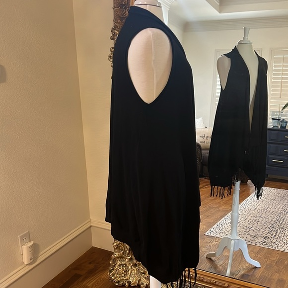 JOSEPH A Black Fringe Sweater Vest Size: Small - Picture 2 of 8